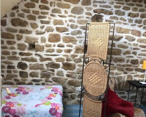 2 室のベッドルーム、アイロン / アイロン台、WiFi (無料)、ベッドシーツ