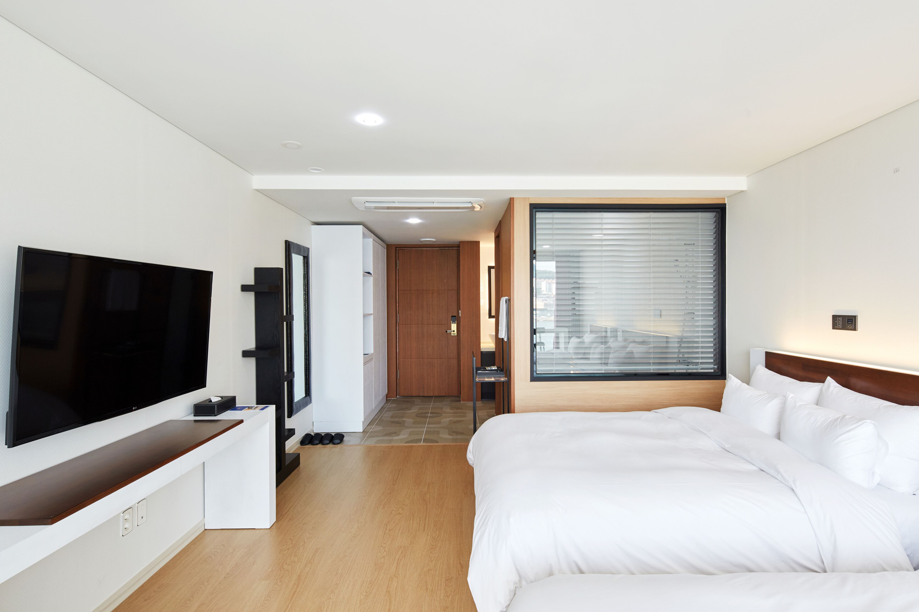 deluxe twin room | 1 bedroom, blackout curtains, iron/ironing board, free wifi