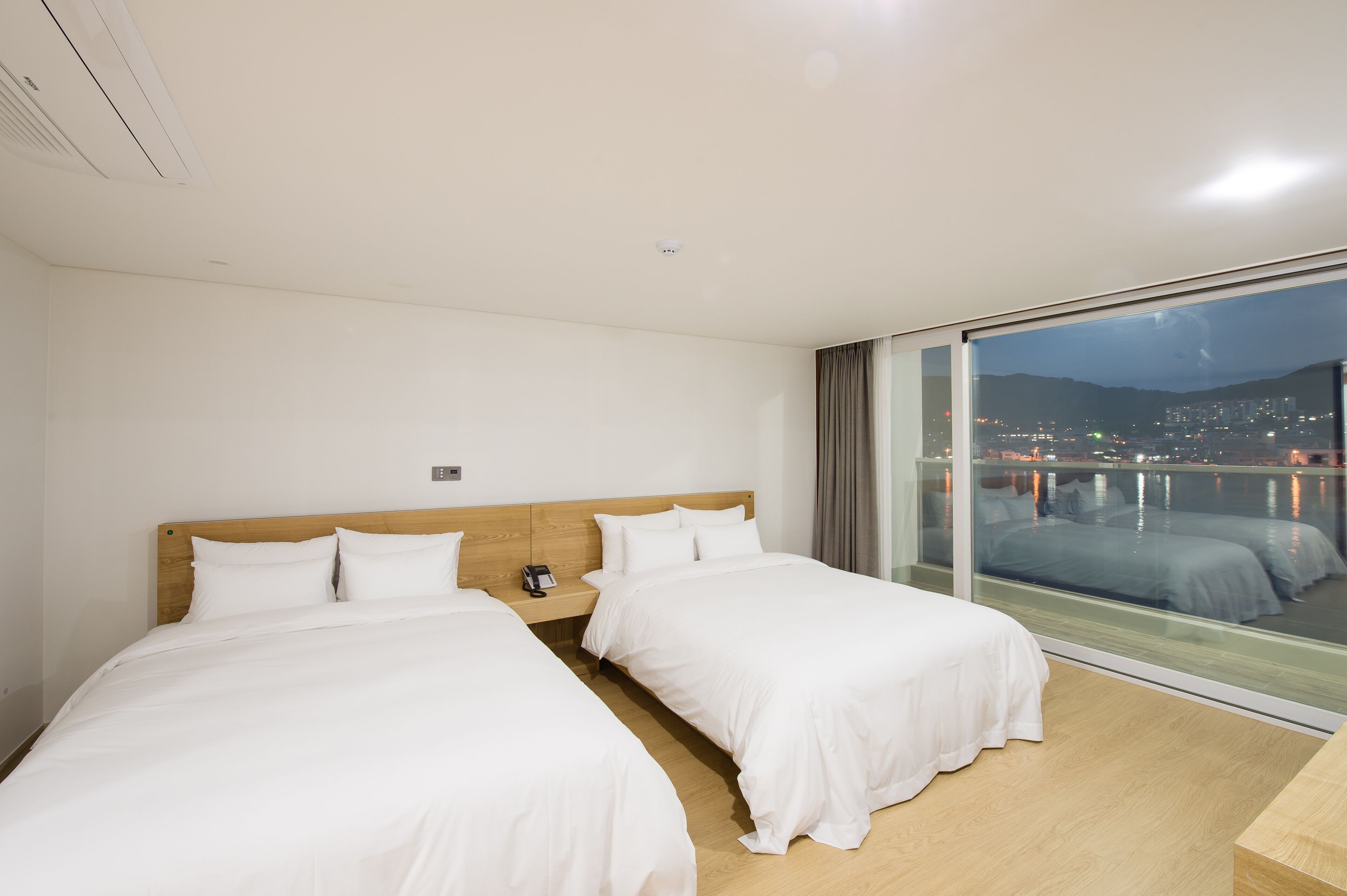 suite | 1 bedroom, blackout curtains, iron/ironing board, free wifi