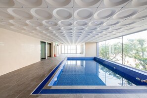 Piscina interna, piscina externa