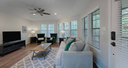 Tranquil Retreat: Private Apt in Heart of Woodlands - 4 Min to Top Attractions!