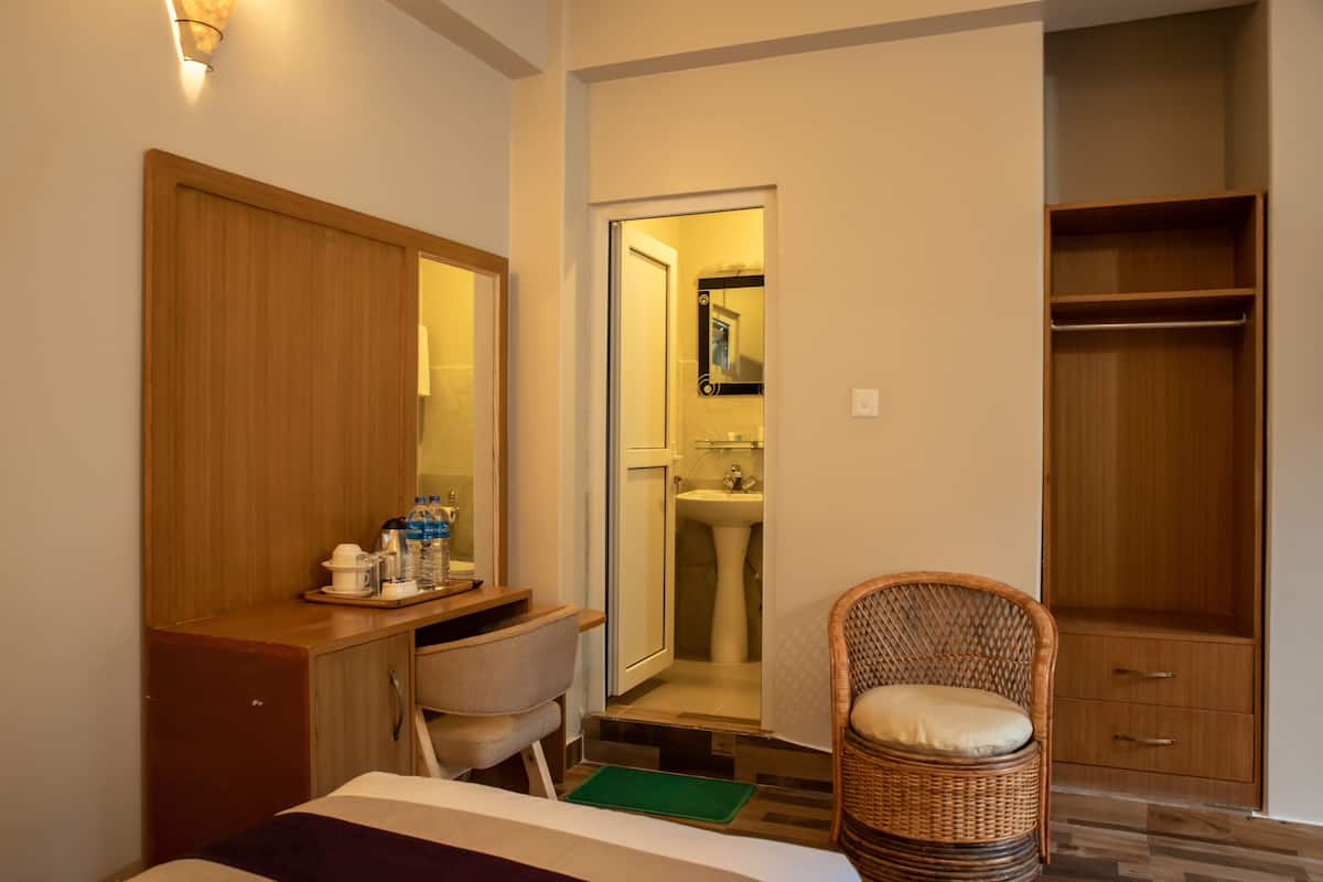 Deluxe Double or Twin Room | 1 bedroom, desk, laptop workspace, soundproofing
