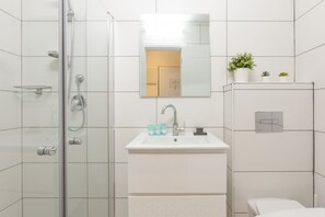 Standard Apartment, City View | Bathroom | Shower, designer toiletries, hair dryer, towels - AirTLV HaTikva Market Adorable Apt (Tel Aviv)
