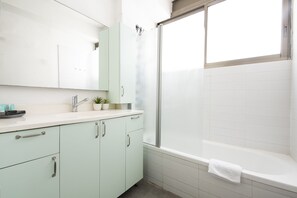 Traditional Apartment | Bathroom | Combined shower/bathtub, deep-soaking bathtub, designer toiletries - AirTLV Comfortable 3 BDRM in Old North (Tel Aviv)