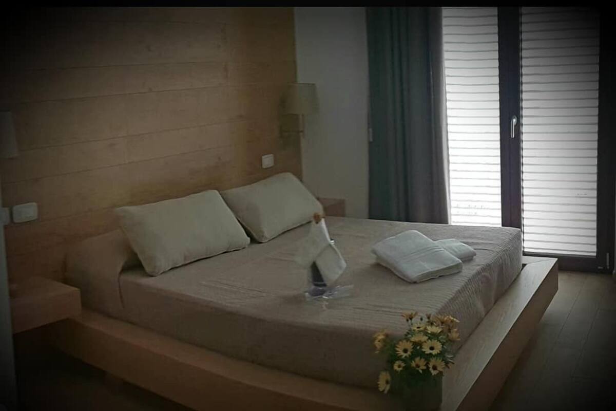 Habitación doble, sauna (1) | Minibar, caja fuerte, escritorio y cortinas opacas