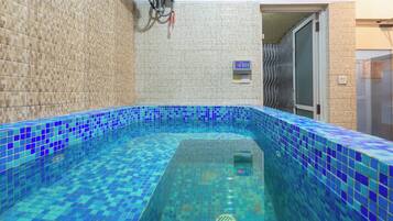 Bañera de hidromasaje interior