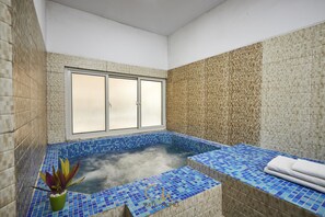 Bañera de hidromasaje interior