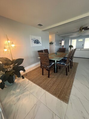 Dining - King's Bay Vacation Home (Crystal River)