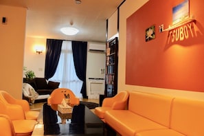 Căn hộ, 3 phòng ngủ | Khu phòng khách | TV màn hình phẳng