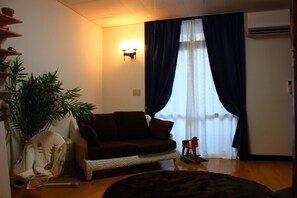 3 Bedroom Apartment | Living room