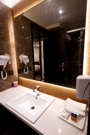 Chambre Double Deluxe | Salle de bain