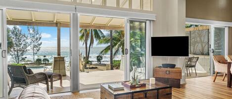 House | Living area | TV, iPod dock, ping pong