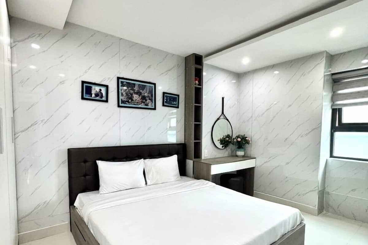 2 bedrooms, Egyptian cotton sheets, premium bedding, pillow-top beds