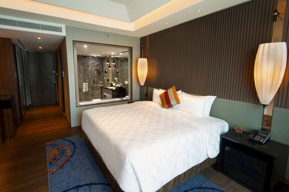 1 bedroom, pillow-top beds, minibar, in-room safe