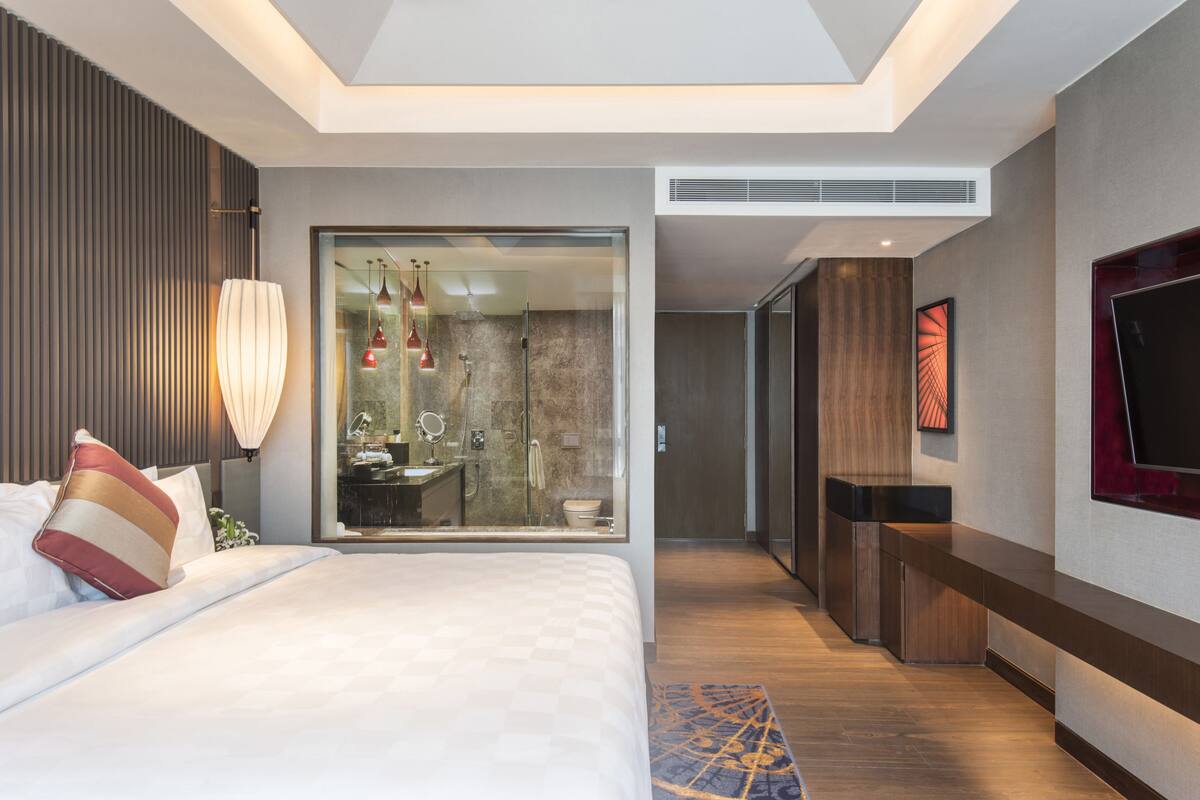 1 bedroom, pillow-top beds, minibar, in-room safe