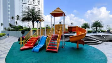Área de juegos infantiles al aire libre