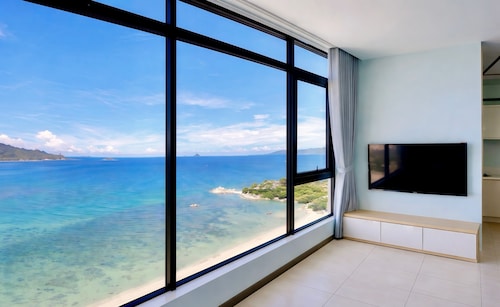 HQH Sea View Apartment