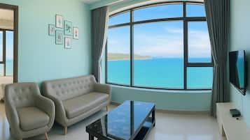 Panorama-lejlighed - 2 soveværelser | 2 soveværelser, premium-sengetøj, senge med topmadrasser, skrivebord