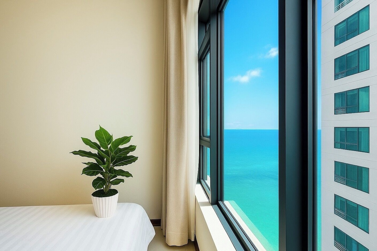 Luxury Apartment, 2 Bedrooms | 2 bilik tidur, peralatan tempat tidur premium, tilam berlapik, meja 
