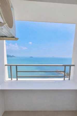 Panoramic Apartment, 2 Bedrooms | Balkoni