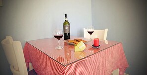 Room | In-room dining