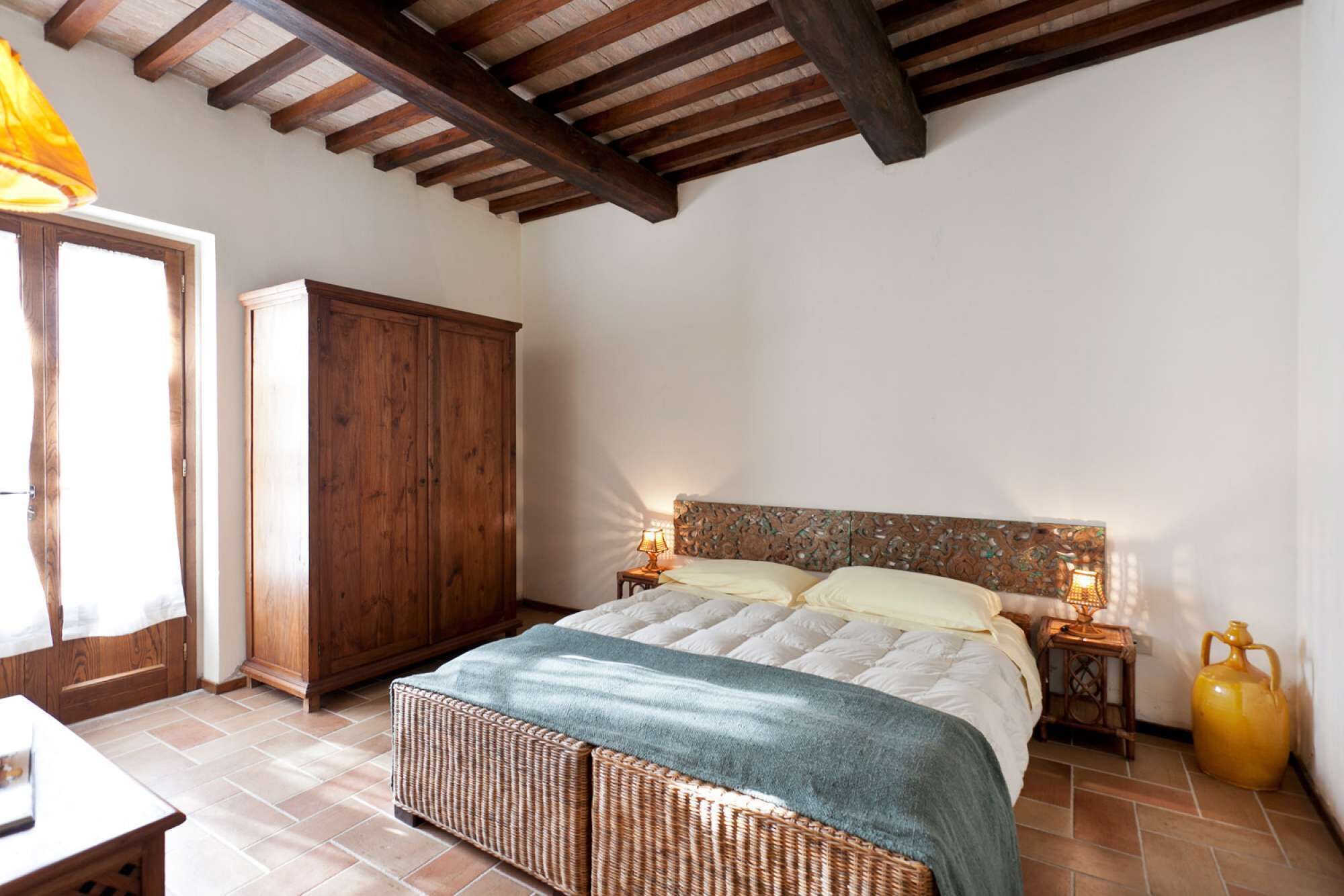7 chambres, fer et planche à repasser, Wi-Fi, draps fournis