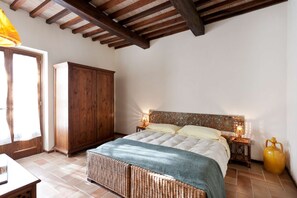 7 habitaciones, tabla de planchar con plancha, wifi y ropa de cama 