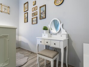 Appartement, 1 chambre (A2) | 1 chambre, coffre-fort, bureau, rideaux d’obscurcissement