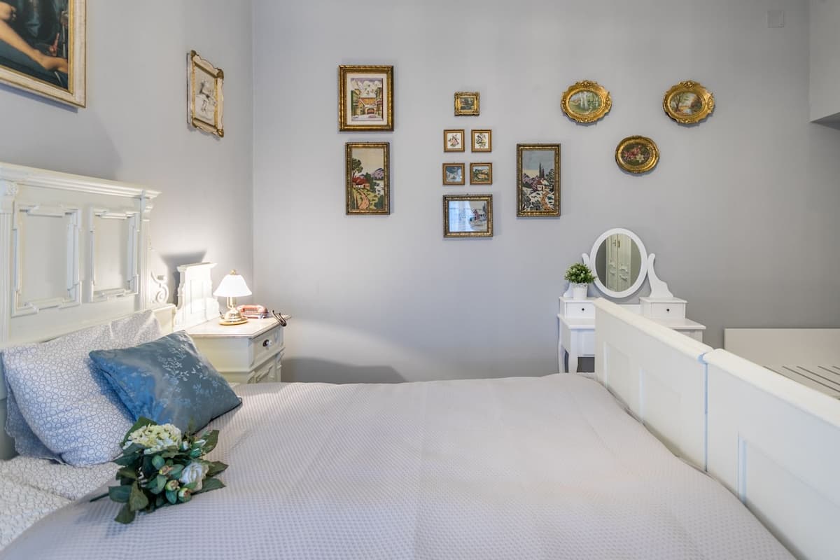 Apartment, 1 Schlafzimmer (A2) | 1 Schlafzimmer, Zimmersafe, Schreibtisch, Verdunkelungsvorhänge