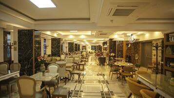 Tägliches inbegriffenes Frühstücksbuffet