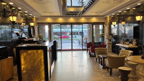 Lion Park Suites & Residence Hotel