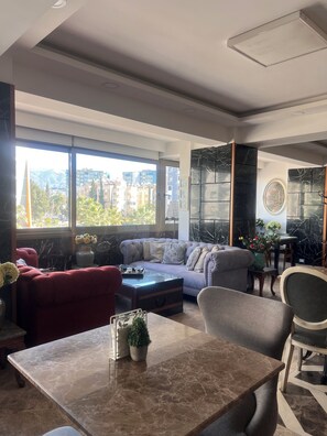 Café da manhã com buffet grátis todos os dias