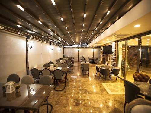 Lion Park Suites & Residence Hotel