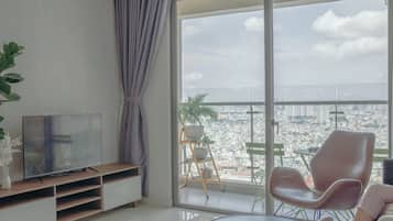 Apartamento familiar | Sala de estar | Una Smart TV, Netflix, Hulu, libros