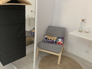Comfort Room, Shared Bathroom (4) | Blackout drapes, free WiFi, bed sheets - Santo Amaro Guest House (Lisbon)