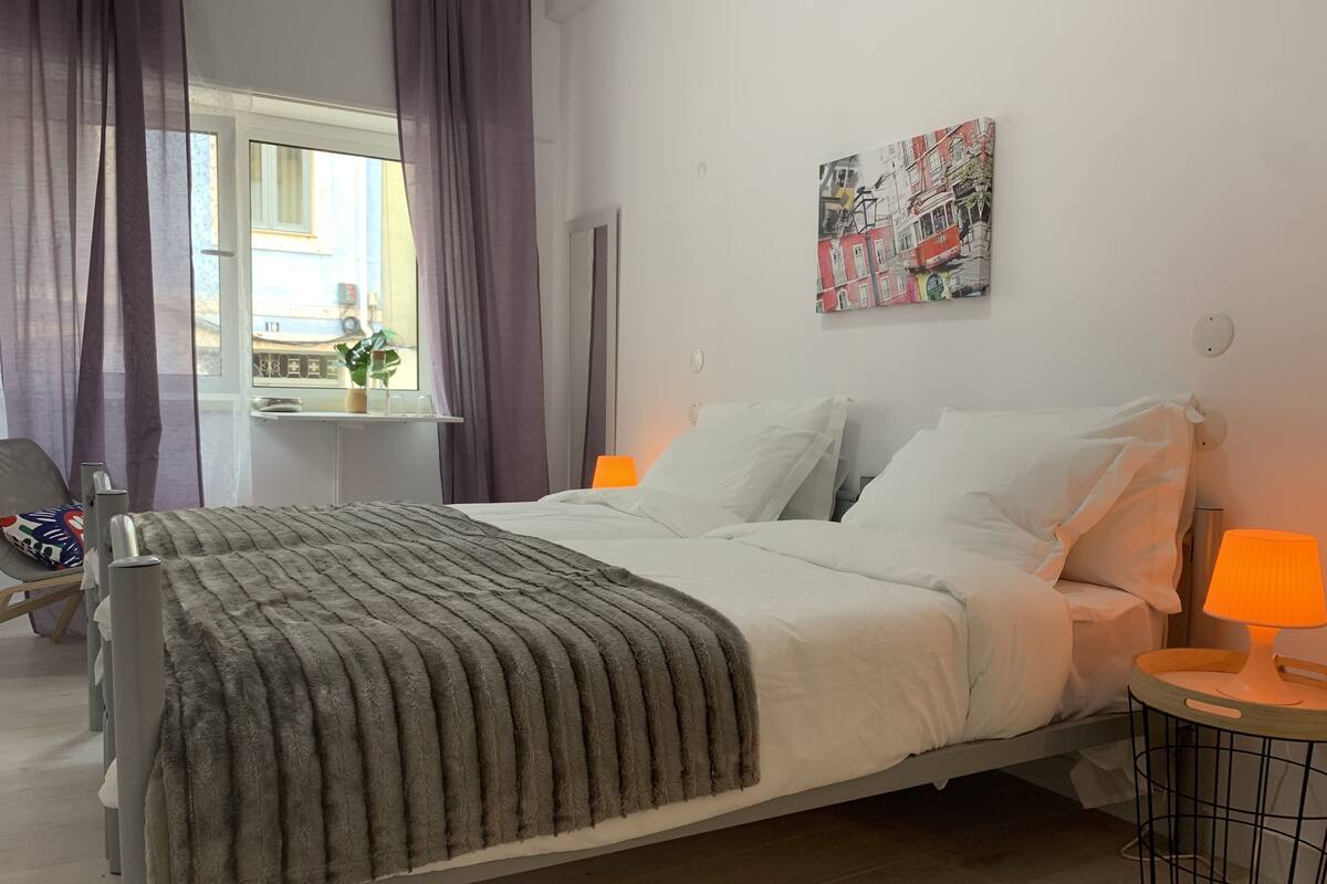 Deluxe kamer, gemeenschappelijke badkamer (1) | Verduisterende gordijnen, gratis wifi, beddengoed