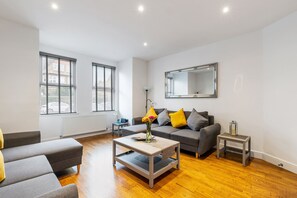 Apartment, 2 Schlafzimmer | Wohnbereich | Flachbildfernseher