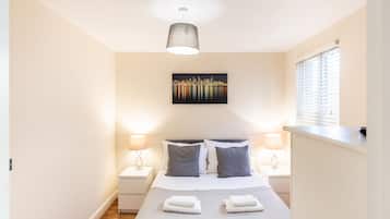 Apartment, 1 Bedroom | 1 bedroom, individually decorated, individually furnished, desk