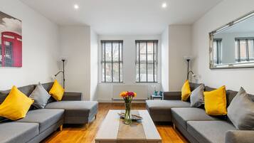 Departamento, 2 habitaciones | Decoración personalizada, muebles diferentes y escritorio