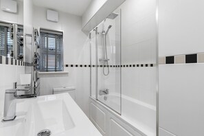 Appartement, 2 chambres | Salle de bain