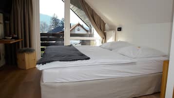 Ropa de cama de alta calidad y escritorio