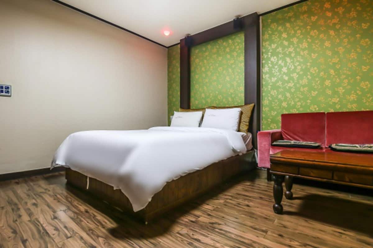 Standard Room | Desk, soundproofing, free WiFi
