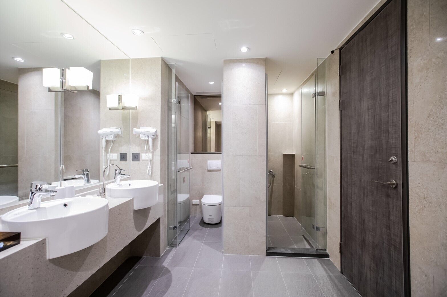 exclusive quadruple room | bathroom | separate bathtub and shower, hair dryer, slippers, towels