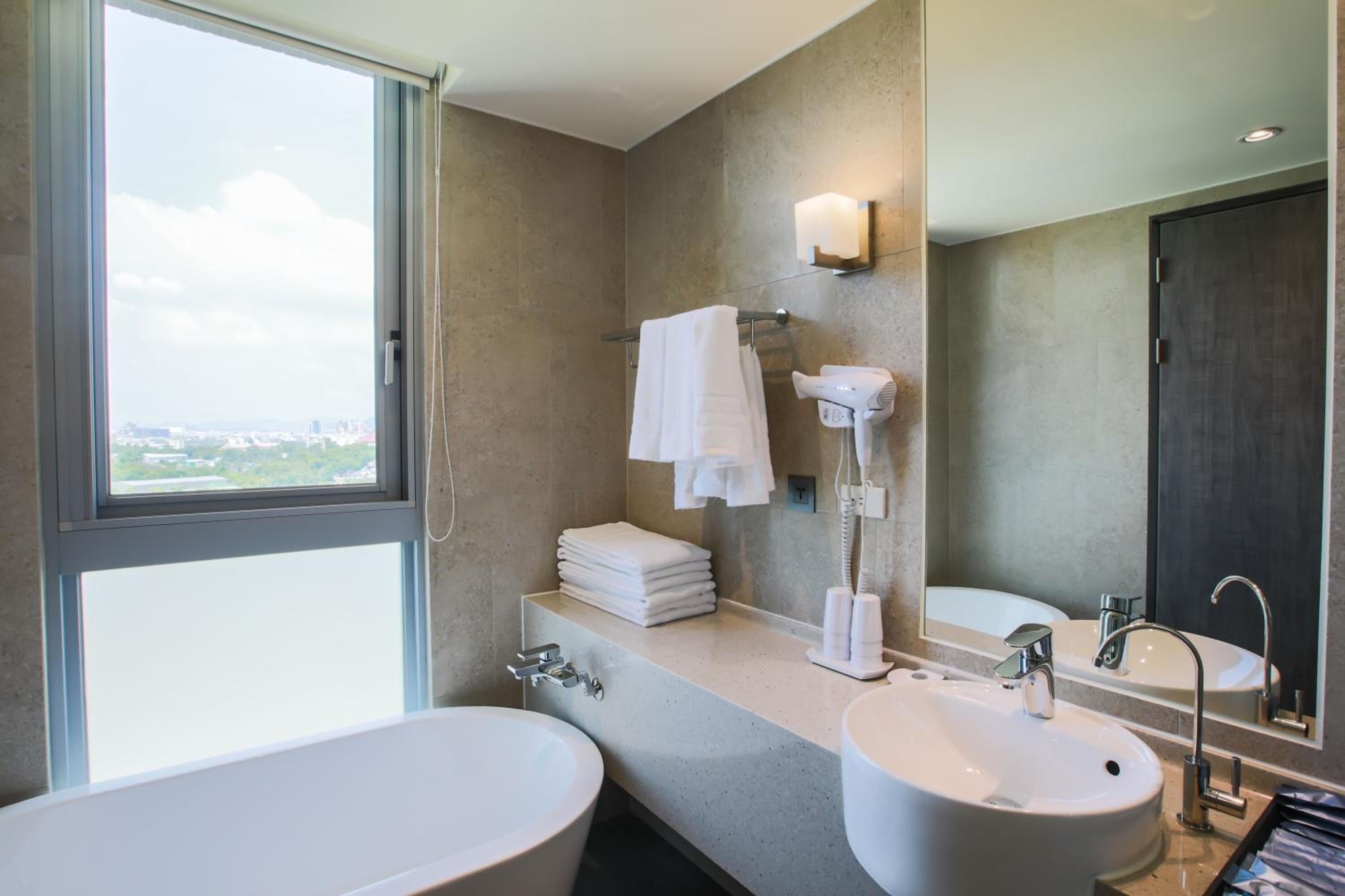 family room (6 people) | bathroom | separate bathtub and shower, hair dryer, slippers, towels