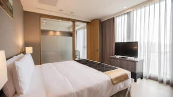 In-room safe, desk, laptop workspace, blackout curtains