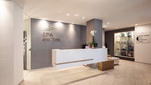 カップル用トリートメントルーム、ボディ トリートメント、ホットストーンマッサージ、スポーツ マッサージ、ボディラップ、ボディスクラブ