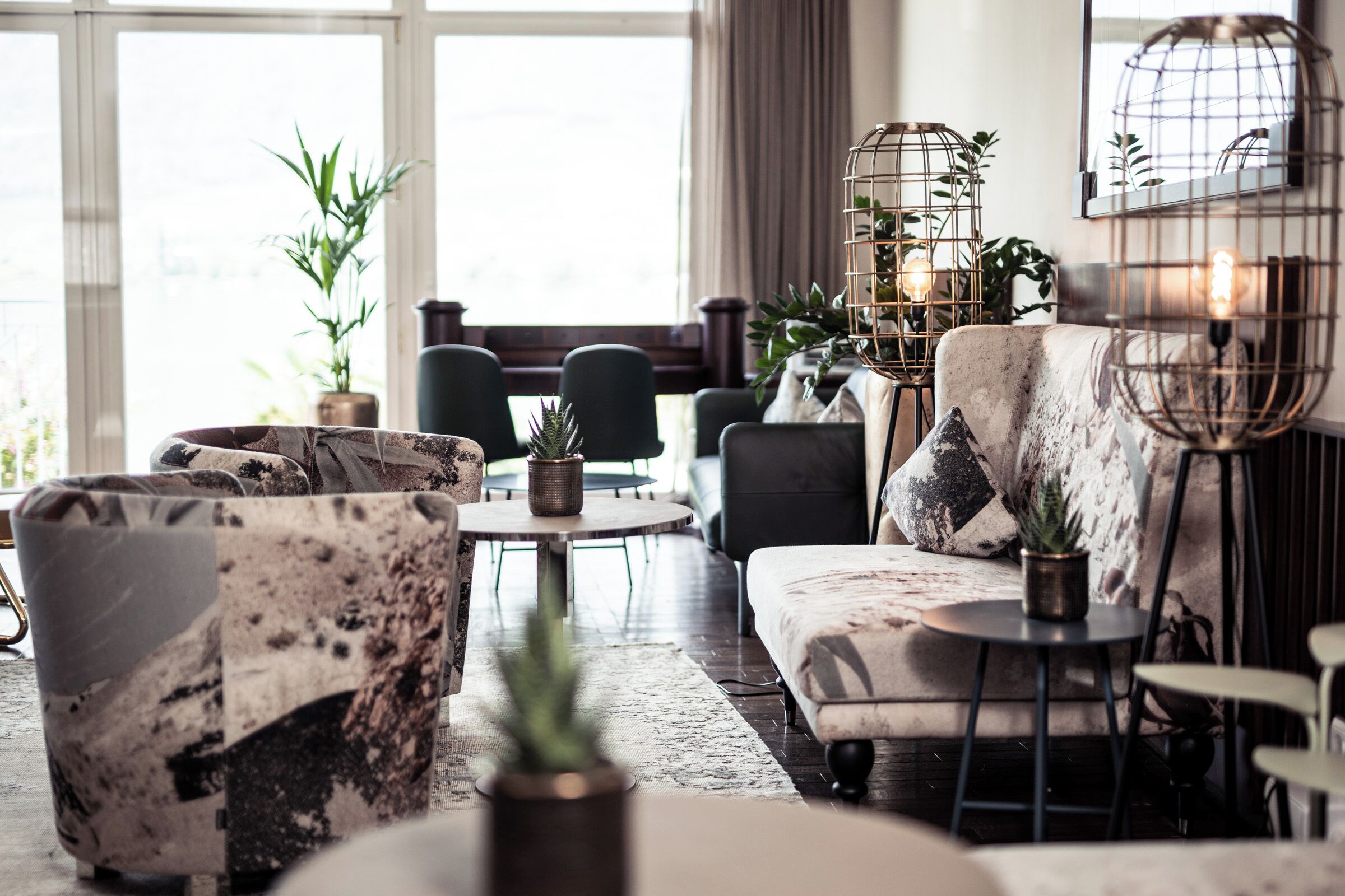 Lobby lounge