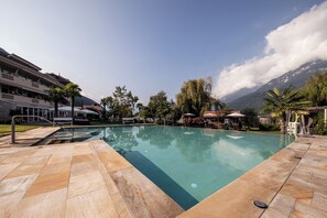 Indoor pool, outdoor pool, open 7:00 AM to 7:00 PM, pool umbrellas - Parc Hotel am See (Vadena)