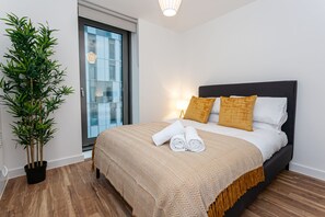 Executive Apartment | 1 bedroom, laptop workspace, iron/ironing board, free WiFi