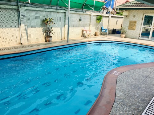 Hi Point Hotel & Suites